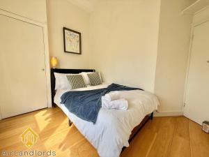 Exclusive 2 Bedroom Flat near Kensington Olympia