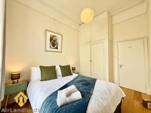 Exclusive 2 Bedroom Flat near Kensington Olympia