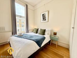 Exclusive 2 Bedroom Flat near Kensington Olympia
