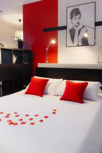 Mentana 32 by "The House Of Travelers"