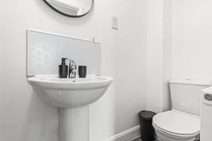 Cozy Work-ready Home with Netflix in Brierley Hill, Comfort for Business & Leisure