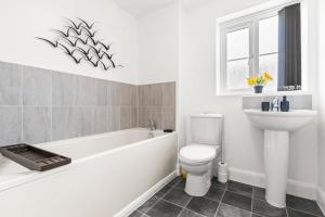 Cozy Work-ready Home with Netflix in Brierley Hill, Comfort for Business & Leisure