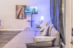 Lady G - Modern Comfort in Fairburn