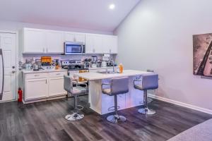 Lady G - Modern Comfort in Fairburn