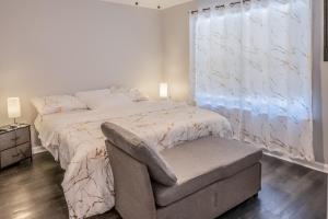 Lady G - Modern Comfort in Fairburn