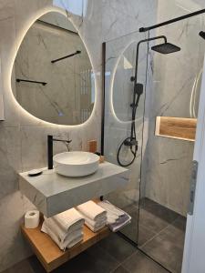 Fantasea Luxury Porto Rafti On The Sea With Jacuzzi