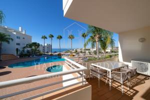 Sea View Apartment with Pool - Walk to Beach - N34
