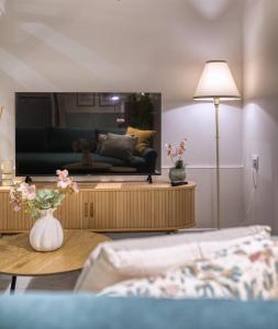 Sophisticated one bedroom duplex apartment with shared roof terrace GOBLU-GF