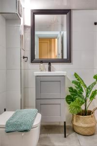 Sophisticated one bedroom duplex apartment with shared roof terrace GOBLU-GF