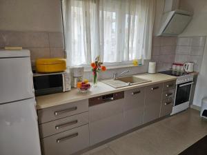 Oleander, Three-bedroom Apartment in Trogir