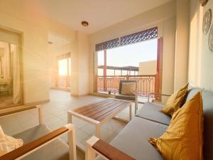 Spacious 2-br with big patio and view