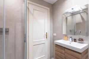 Alberico II Apartment by Rental in Rome