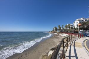 Encantador apartamento con terraza y vistas a la piscina