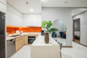 Sunwah Pearl Luxury Apt - Near Landmark 81 & District 1