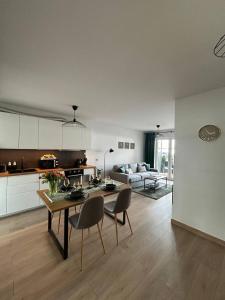 Lumina apartment with patio and parking