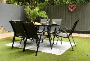 Premium 3 Bedroom with Garden Hot Tub Sleeps 8