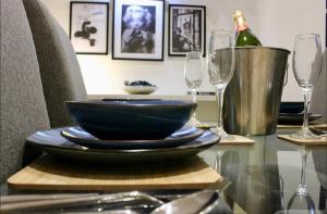 Premium 3 Bedroom with Garden Hot Tub Sleeps 8