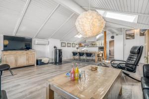 Renovated Holiday Home With 4 Bedrooms 800 Meters From The North Sea