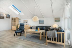 Renovated Holiday Home With 4 Bedrooms 800 Meters From The North Sea