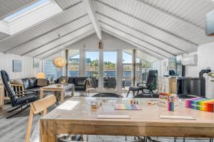 Renovated Holiday Home With 4 Bedrooms 800 Meters From The North Sea