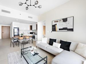 Brand New Elegant 1BDR in Downtown Views -21