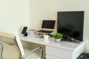 2 min Sta ,Fast Wi-Fi ,4K Monitor ,Desk ,USJ,Namba 駅2分, 超高速WiFi664Mbps, 4Kモニター,デスク, USJ,梅田,難波直通