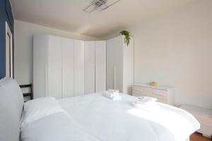 Bright Urban Apt - M4 Tolstoj by InnStay