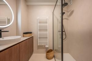 Stylish Central 2-Bedroom Renovated Apartment