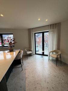 The Corner-LISETTE