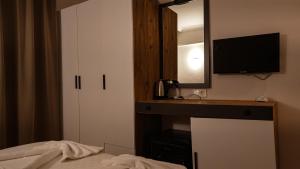 7 Brothers Hotels