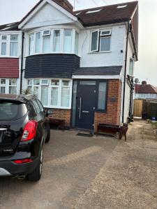 4 bed house close to Allianz Stadium, LHR and London 20mins away