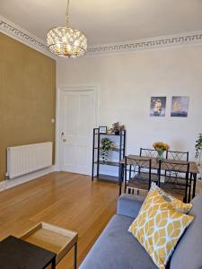 Lovely Immaculate Flat by Edinburgh Meadows