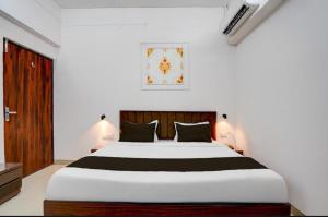 Hotel Vijai Square
