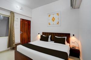 Hotel Vijai Square