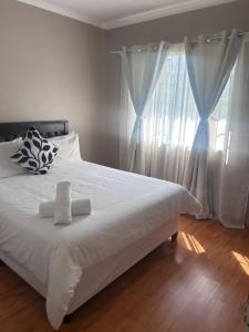 Modern , Spotless Townhouse in Quiet Estate - Pietermaritzburg