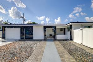 Stroll to Dtwn Delray Beach Home with Outdoor Oasis