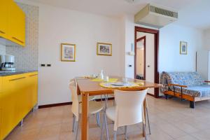 Apartment overlooking the sea and the marina