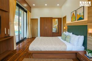 StayVista at Pearl Hillview Mansion with Pool, Lawn