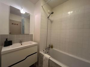 Agréable T2, Île de Nantes, 4 personnes, balcon sud-ouest, proche centre-tram