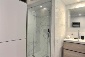 Apartment 1BD near Eiffel Tower with AC, balcony, lift