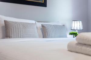 Comfy 2BR flat w balcony in Canary wharf