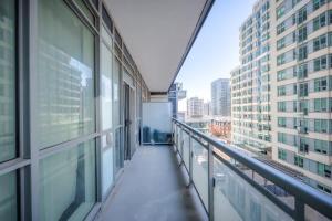 Modern 2BR Condo in Midtown Toronto with Balcony