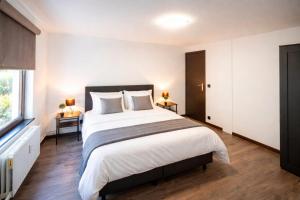 LEndroit by la Reine city center