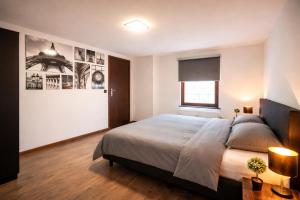 LEndroit by la Reine city center