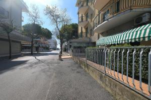 Trilocale piano terra con doppi servizi Piazza Aurora 100m dal mare - Family Apartment