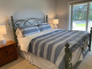 Beachy condo with Pool and Hot Tub