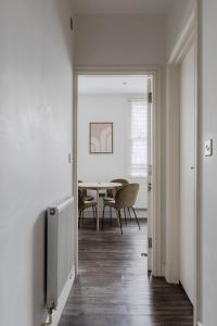 Modern 2-BDR 1BR in Earls Court