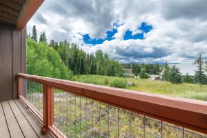 15 Saddle Horn Way - Rendezvous