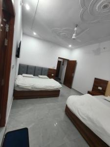 amit guest inn vrindavan