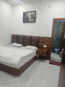 amit guest inn vrindavan